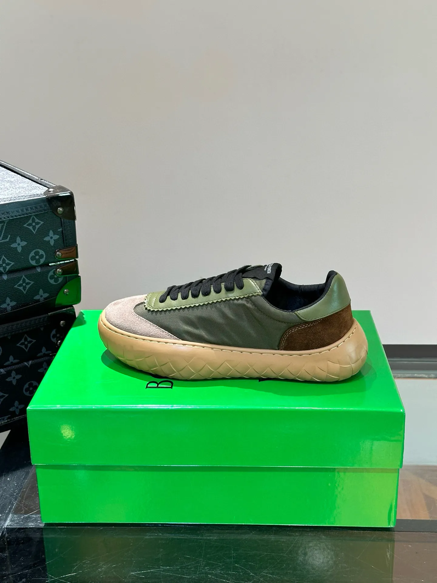Factory price: 438💰BV/Bottega Veneta🆕New men's moral training sneakers, made of Sneaker technology nylon and suede, inspired by retro basketball shoes, a new interpretation of classic sneakers, a light, comfortable and breathable summer must-have item, the soles are made of classic woven texture, super recognizable, nylon suede stitching, full of texture! Size: 38-44, (45 customized)